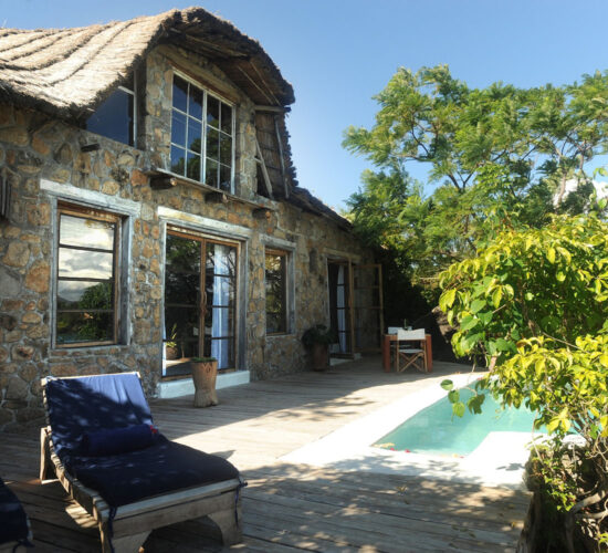 malawi-lodges-malawian-style-lake-malawi-likoma-island-pool-exterior