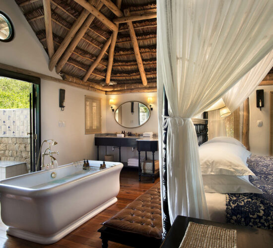 Benguerra Lodge - mozambique-lodges-benguerra-island-luxurious-beach-getaway-cabana-bathroom-crafted-africa